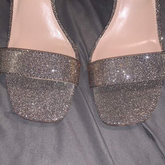 Kelly and Katie open toe heel. Size 9 - Picture 3 of 9